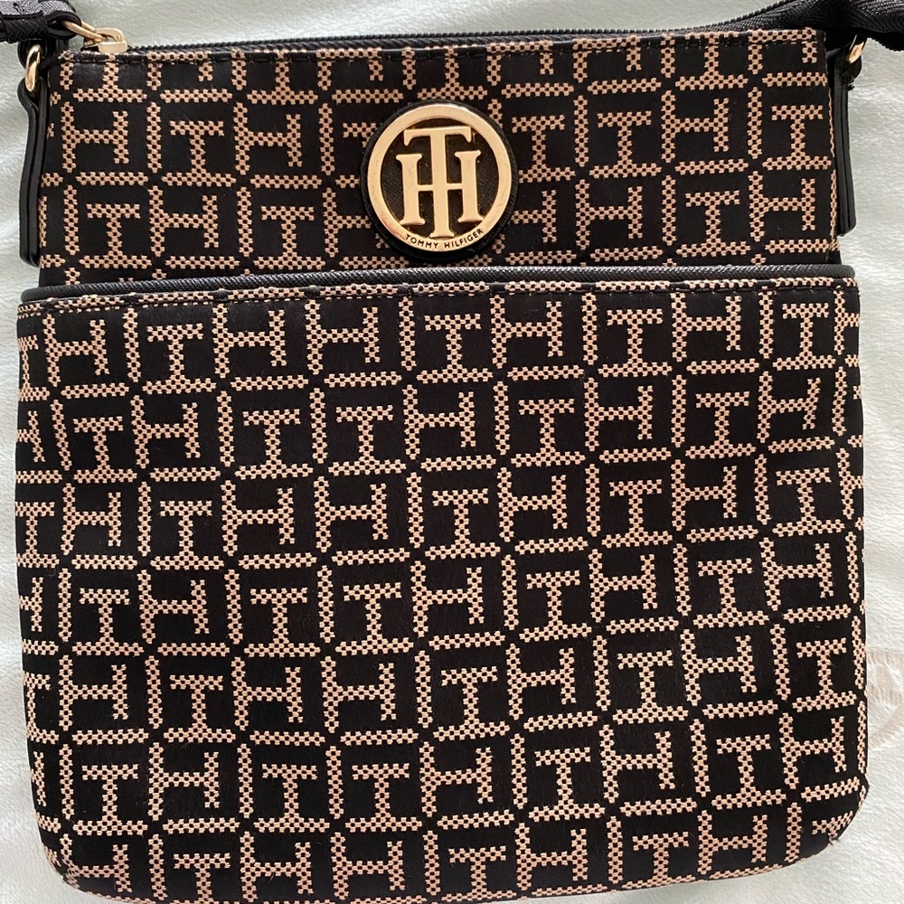 Authentic Tommy Hilfiger crossbody bag.